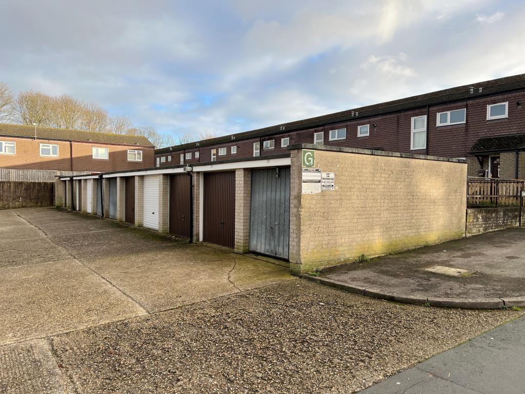 Lot: 108 - NINE VACANT FREEHOLD GARAGES WITH LAND - General view of Block G Garages